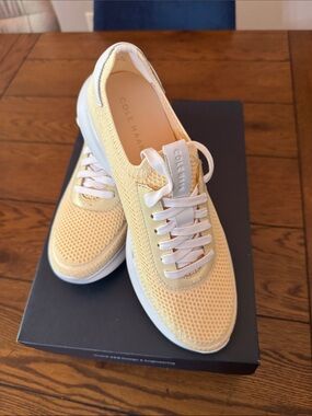 Women’s Cole Haan Grand 360 Pale Yellow Knit Lace-Up Sneakers New, 9